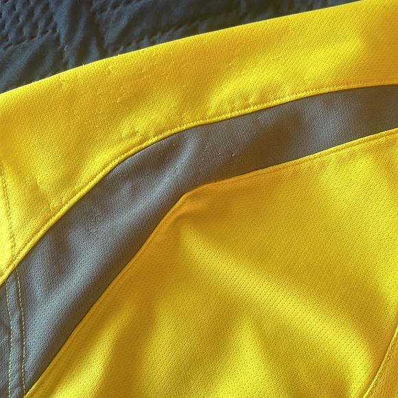 Under Armour XL Heat gear workout shirt - Picture 4 of 8